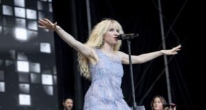 Me chame de mãe! Carly Rae Jepsen e Cole MGN dão as boas-vindas ao bebê