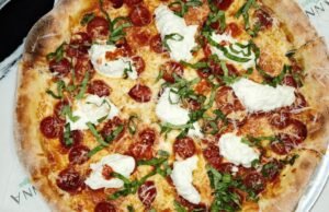 Conheça Anna Pizza, linha de fusão com molho vermelho em Valley Village