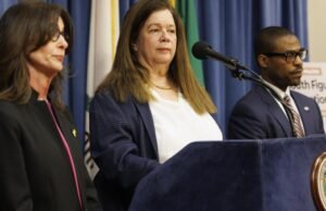 O programa de defesa contra despejo de Los Angeles está no ar em meio a uma batalha com os procuradores da cidade