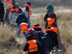 Legisladores da UE votam para facilitar a criação de centros de detenção de migrantes fora do bloco