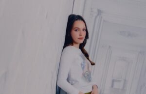 Victoria Pedretti flexiona seus músculos do acampamento em ‘Forbidden Fruit’