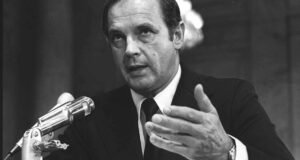 Alexander Butterfield, o assessor de Nixon que vazou as fitas de Watergate, morreu aos 99 anos