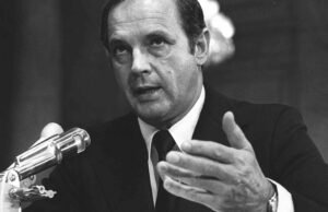 Alexander Butterfield, o assessor de Nixon que vazou as fitas de Watergate, morreu aos 99 anos