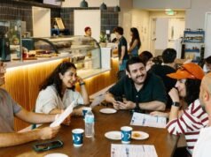 Comunidade persa de Los Angeles se reúne em meio a sentimentos contraditórios sobre o Irã