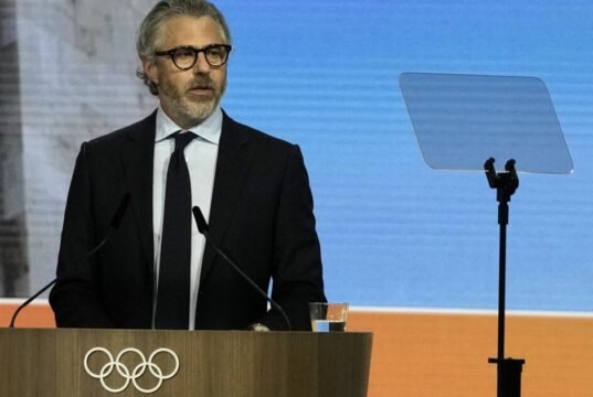 O nome de Casey Wasserman foi retirado da agência após o escândalo de Ghislaine Maxwell