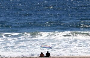 Adolescente ferido em tiroteio na praia de Dockweiler