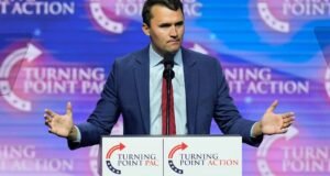 A rodovia Charlie Kirk foi vetada no Arizona. Autoridades eleitas mencionam questões políticas