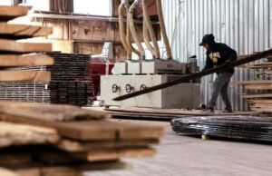 As empresas criaram 63.000 empregos em fevereiro, superando as expectativas