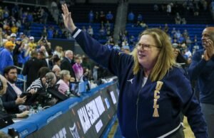 Cori Close, da UCLA, disse que o sucesso dos Bruins teve um impacto sobre ela
