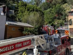 Casas de Laurel Canyon queimadas enquanto Santa Anas passava por Los Angeles