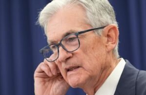 Federal Reserve mantém taxas inalteradas, planeja cortar uma apesar das preocupações com a guerra no Irã