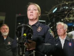 O atirador do Texas usava uma camisa com uma bandeira iraniana