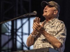 Bruce Johnston deixa os Beach Boys após 60 anos