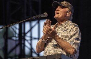 Bruce Johnston deixa os Beach Boys após 60 anos