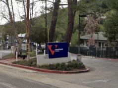 Uma professora de escola particular de Calabasas tirou secretamente fotos de alunas, dizem os promotores