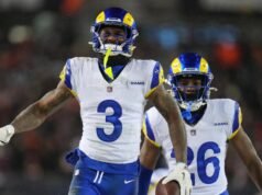 Rams assinou com Kam Curl um contrato de 3 anos com US$ 24 milhões garantidos