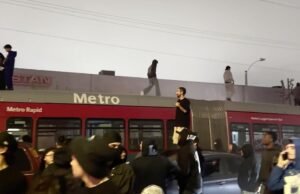 Ônibus do metrô, trabalhadores presos em um dos três cruzamentos de ruas de Los Angeles em 24 horas