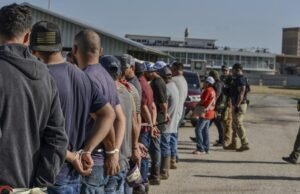 Mais mexicanos foram deportados a cada ano sob Biden do que sob Trump