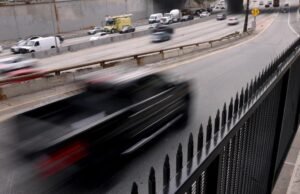 LA se prepara para protestos ‘No Kings’ e estabelece bloqueios na rodovia 101
