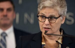 Minnesota processa a administração Trump por tiroteios, incluindo as mortes de Alex Pretti e Renee Good