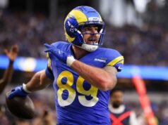 Tyler Higbee teria concordado com um contrato de dois anos no valor de US$ 8 milhões com os Rams