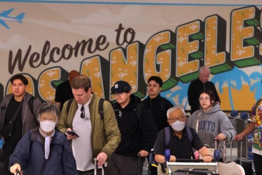 O conselheiro de fronteira de Trump disse que o ICE será implantado nos aeroportos dos EUA na segunda-feira