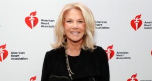 A apresentadora do ‘GMA’ Joan Lunden afirma que o ex-chefe da TV a agrediu sexualmente
