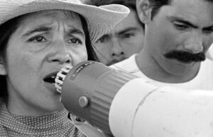 Comentário: A tristeza por trás da cascata de fotos de Dolores Huerta online