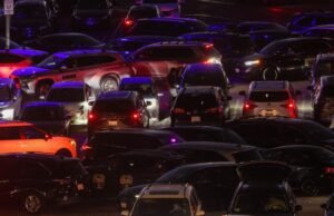 A administração Trump está tentando desmantelar ainda mais as regras de carros limpos da Califórnia