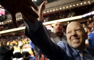 As polêmicas críticas de Mick Cronin não intimidam os jogadores da UCLA