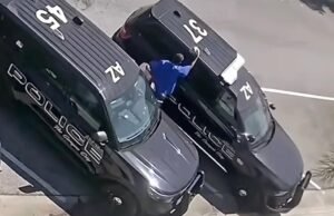 Vídeo mostra um homem entrando em um carro da polícia antes de ser encontrado morto dias depois