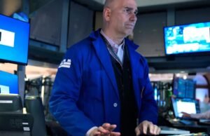 Dow Jones sobe mais de 1.100 pontos enquanto Wall Street sobe para o melhor dia desde a primavera passada