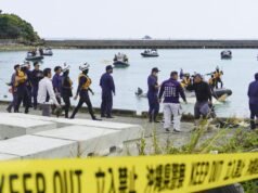 Dois mortos após dois barcos transportando estudantes virarem no canteiro de obras da base dos EUA no sul do Japão