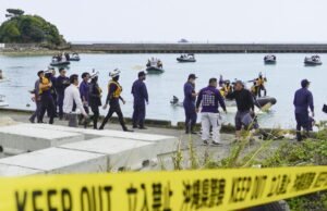 Dois mortos após dois barcos transportando estudantes virarem no canteiro de obras da base dos EUA no sul do Japão