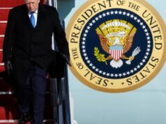 Trump votou na Flórida depois de pressionar o Congresso a limitar severamente essa opção