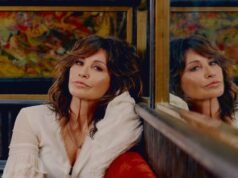 Gina Gershon em ‘Showgirls’, morando no vale, enfrentando um homem