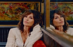 Gina Gershon em ‘Showgirls’, morando no vale, enfrentando um homem