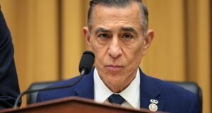 O veterano deputado Darrell Issa decidiu não buscar a reeleição no novo distrito de tendência democrata, disseram fontes.