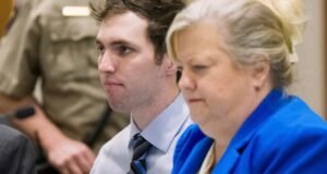 Os advogados do homem acusado de matar Charlie Kirk estão pedindo um adiamento da audiência preliminar