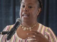 CEO do condado de LA renuncia e ganhou US$ 2 milhões