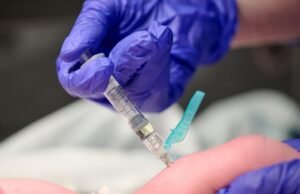 Não são apenas vacinas – os pais estão recusando outros cuidados preventivos de rotina para recém-nascidos
