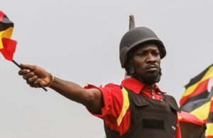 O candidato da oposição de Uganda, Bobi Wine, diz que fugiu do país