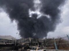 Petróleo sobe acima de US$ 100 por barril enquanto guerra no Irã interrompe produção e embarques