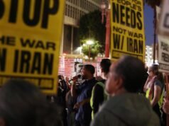 Manifestantes de Los Angeles condenam o ataque EUA-Israel ao Irã
