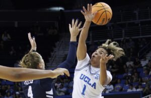 UCLA abre sua disputa pelo título da NCAA dominando o California Baptist