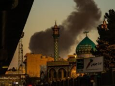 Trump prometeu intensificar a guerra à medida que as divisões no Irão irrompem