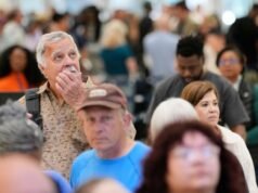 Recorde no tempo de espera dos passageiros no aeroporto, mas não há acordo para encerrar a paralisação