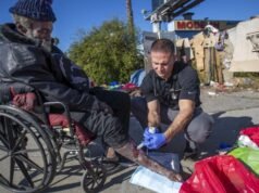 Este médico de rua é um herói para os sem-teto de Los Angeles. O escritório do “Dr. Brett” fica do outro lado da rua