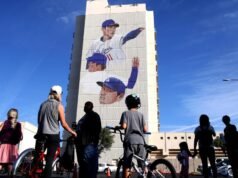 Ohtani, Yamamoto e Sasaki homenageados com mural dos Dodgers de 12 andares