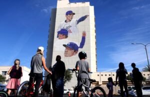 Ohtani, Yamamoto e Sasaki homenageados com mural dos Dodgers de 12 andares